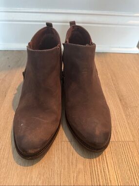 Men's Brown Leather Chukka Boots - Sleek Side-Zip Design